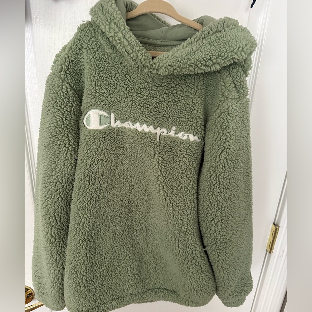 Champion boy fuzzy sweatshirt sz medium